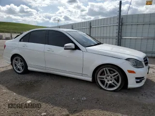 2013 Mercedes-Benz C 300 Sport с VIN WDDGF8ABXDR286670, выставлен на аукционе Copart как лот 61009525 с пробегом 125 791 миль миль и Списание • Salvage title. История ставок и продаж доступна на DreamBid. Изображение 4.
