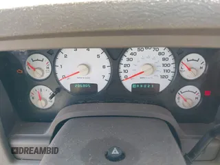 2002 Dodge 1500 z VIN 1D7HA16K42J261553, wystawiony jako IAAI lot #42435682 z przebiegiem 206 805 mil mil oraz . Historia ofert i sprzedaży dostępna na DreamBid. Obrazek 7.