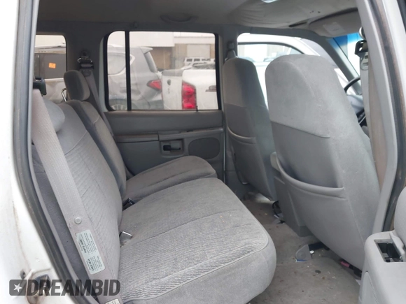 1996 Ford Explorer XL z VIN 1FMDU34XXTZA17284, wystawiony jako IAAI lot #42208106 z przebiegiem 167 098 mil mil oraz . Historia ofert i sprzedaży dostępna na DreamBid. Obrazek 8.
