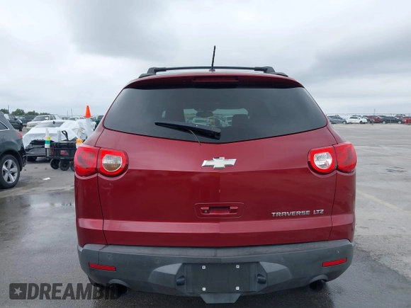 2011 Chevrolet Traverse LTZ z VIN 1GNKRLED6BJ142238, wystawiony jako IAAI lot #42183153 z przebiegiem 149 483 mil mil oraz . Historia ofert i sprzedaży dostępna na DreamBid. Obrazek 16.