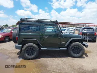 2012 Jeep Wrangler Sahara z VIN 1C4AJWBGXCL100527, wystawiony jako IAAI lot #42394623 z przebiegiem 126 097 mil mil oraz . Historia ofert i sprzedaży dostępna na DreamBid. Obrazek 13.