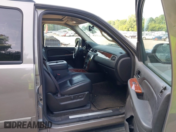 2008 Chevrolet Tahoe LTZ with VIN 1GNFK13038J229923, listed as a IAAI auction lot 42603414 with 187,981 mi miles and . Bid and sale history available at DreamBid. Image 5.