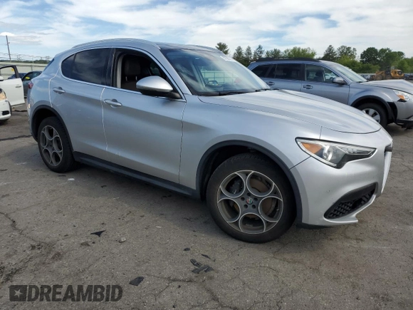2018 Alfa Romeo Stelvio Ti z VIN ZASFAKBN1J7B70623, wystawiony jako Copart lot #57583795 z przebiegiem 105 351 mil mil oraz Szkoda całkowita • Salvage title. Historia ofert i sprzedaży dostępna na DreamBid. Obrazek 4.