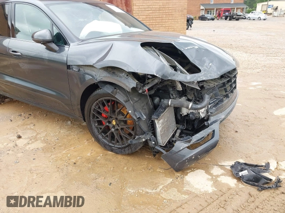 2017 Porsche Macan GTS with VIN WP1AG2A53HLB50635, listed as a IAAI auction lot 41665310 with 100,730 mi miles. Bid and sale history available at carsss.com. Image 6.