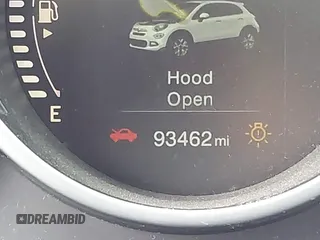 2016 FIAT 500X Lounge z VIN ZFBCFYDT3GP393494, wystawiony jako IAAI lot #42208957 z przebiegiem 93 462 mil mil oraz . Historia ofert i sprzedaży dostępna na DreamBid. Obrazek 16.