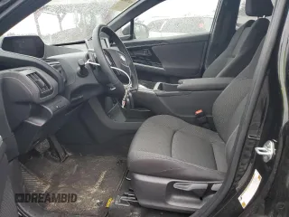 2023 Subaru Solterra Premium z VIN JTMABABA9PA016535, wystawiony jako Copart lot #45106524 z przebiegiem 6 495 mil mil oraz . Historia ofert i sprzedaży dostępna na DreamBid. Obrazek 7.