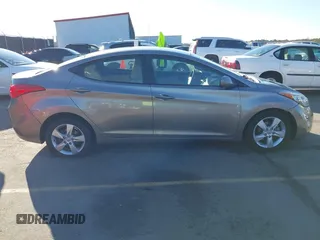 2013 Hyundai Elantra GLS z VIN 5NPDH4AE7DH174538, wystawiony jako IAAI lot #41428026 z przebiegiem 158 066 mil mil oraz . Historia ofert i sprzedaży dostępna na DreamBid. Obrazek 13.