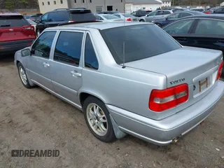 2000 Volvo S70 z VIN YV1LS56D0Y2667630, wystawiony jako IAAI lot #41898687 z przebiegiem 188 666 mil mil oraz . Historia ofert i sprzedaży dostępna na DreamBid. Obrazek 3.