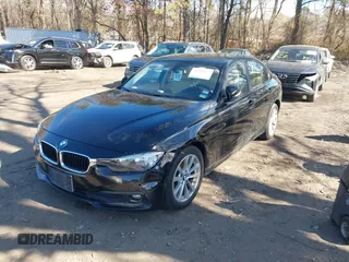 2016 BMW 3 Series 320i xDrive z VIN WBA8E5G5XGNT94622, wystawiony jako IAAI lot #41580890 z przebiegiem 124 086 mil mil oraz . Historia ofert i sprzedaży dostępna na DreamBid. Obrazek 17.