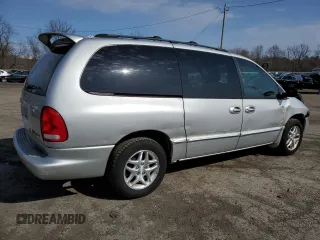 2000 Dodge Caravan SE with VIN 1B4GP44R4YB761945, listed as a Copart auction lot 51505745 with 110,452 mi miles and Salvage Title. Bid and sale history available at carsss.com. Image 3.