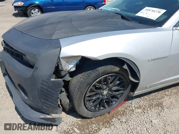 2010 Chevrolet Camaro 1LT z VIN 2G1FB1EV0A9147806, wystawiony jako IAAI lot #39970270 z przebiegiem 160 458 mil mil oraz . Historia ofert i sprzedaży dostępna na DreamBid. Obrazek 6.