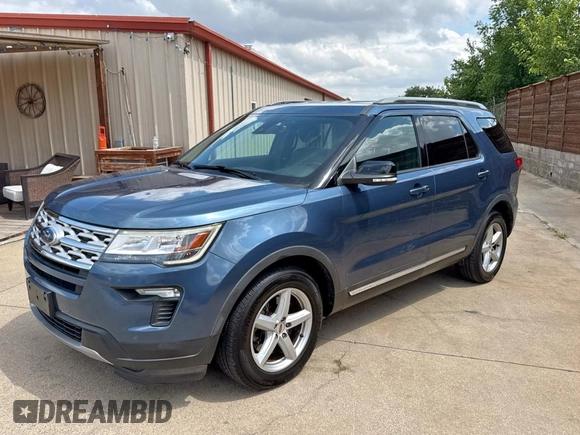 2018 Ford Explorer XLT z VIN 1FM5K7DH0JGC23068, wystawiony jako Copart lot #63926375 z przebiegiem 112 233 mil mil oraz Czysty tytuł • Clean title. Historia ofert i sprzedaży dostępna na DreamBid. Obrazek 2.