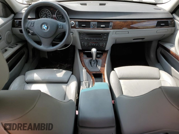 2006 BMW 3 Series 330i z VIN WBAVB33576KR77249, wystawiony jako Copart lot #54324055 z przebiegiem 93 180 mil mil oraz Szkoda całkowita • Salvage title. Historia ofert i sprzedaży dostępna na DreamBid. Obrazek 8.
