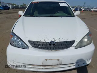 2002 Toyota Camry XLE z VIN 4T1BF32K22U032074, wystawiony jako IAAI lot #42153774 z przebiegiem 293 541 mil mil oraz . Historia ofert i sprzedaży dostępna na DreamBid. Obrazek 6.