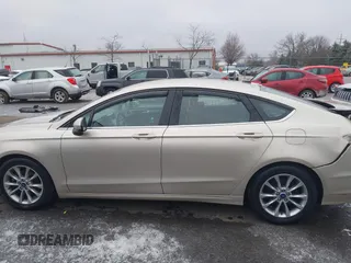 2017 Ford Fusion SE with VIN 3FA6P0HDXHR412215, listed as a IAAI auction lot 41520106 with 100,001 mi miles. Bid and sale history available at carsss.com. Image 14.