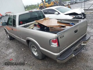2001 Chevrolet S-10 LS with VIN 1GCCS19551K148520, listed as a IAAI auction lot 42218952 with 199,320 mi miles and . Bid and sale history available at DreamBid. Image 3.