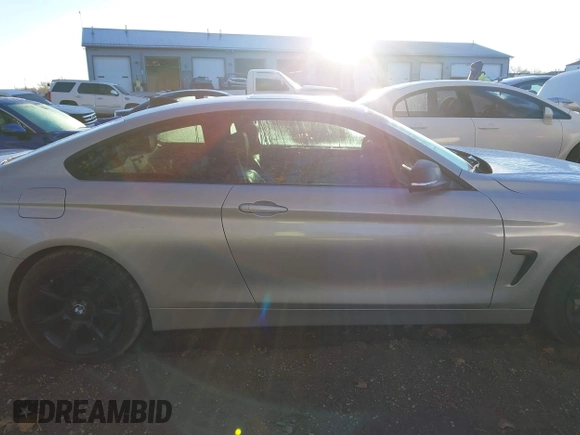2015 BMW 4 Series 435i xDrive z VIN WBA3R5C5XFK371491, wystawiony jako IAAI lot #40755251 z przebiegiem 122 181 mil mil oraz . Historia ofert i sprzedaży dostępna na DreamBid. Obrazek 13.