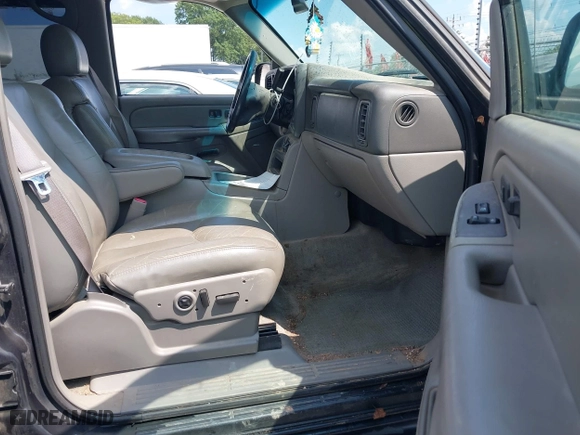2004 Chevrolet Tahoe LT with VIN 1GNEC13Z04J134981, listed as a IAAI auction lot 39886652 with 244,056 mi miles. Bid and sale history available at carsss.com. Image 5.
