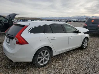 2016 Volvo V60 T5 Drive-E Premier z VIN YV140MEK3G1316185, wystawiony jako Copart lot #49115635 z przebiegiem 76 199 mil mil oraz Szkody całkowita. Historia ofert i sprzedaży dostępna na DreamBid. Obrazek 3.