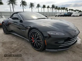 2023 Aston Martin Vantage z VIN SCFSMGBW9PGP08760, wystawiony jako Copart lot #74983814 z przebiegiem 1916 mil mil oraz Nie do naprawy. Historia ofert i sprzedaży dostępna na DreamBid. Obrazek 4.