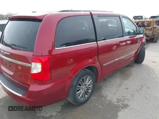 2014 Chrysler Town & Country Touring-L with VIN 2C4RC1CGXER165421, listed as a IAAI auction lot 41866846 with 53,303 mi miles. Bid and sale history available at carsss.com. Image 4.