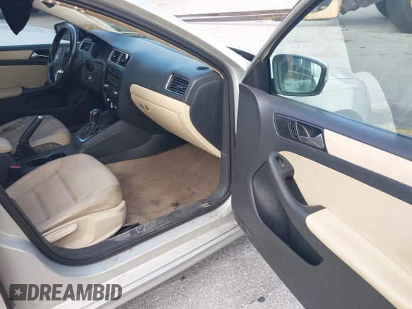 2011 Volkswagen Jetta SE with VIN 3VWDX7AJ4BM330363, listed as a IAAI auction lot 41841068 with 154,676 mi miles and . Bid and sale history available at DreamBid. Image 5.