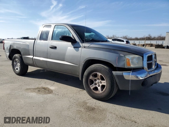 2005 Dodge Dakota SLT with VIN 1D7HE42K65S314246, listed as a Copart auction lot 42402995 with 189,197 mi miles and Salvage Title. Bid and sale history available at carsss.com. Image 4.