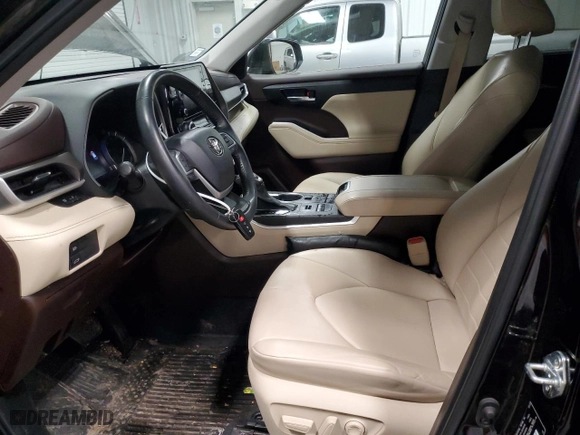 2022 Toyota Highlander XLE with VIN 5TDGZRBHXNS201422, listed as a Copart auction lot 88064145 with 66,166 mi miles and Salvage Title. Bid and sale history available at carsss.com. Image 7.