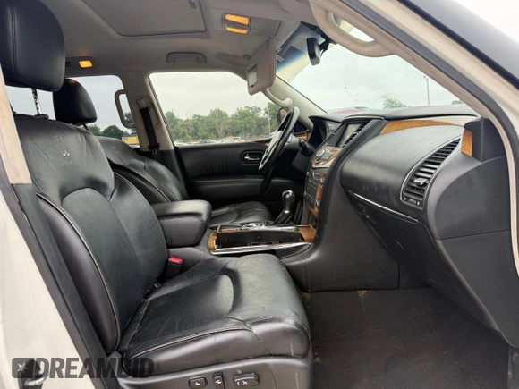 2014 Infiniti QX80 z VIN JN8AZ2NF3E9554806, wystawiony jako Copart lot #59925155 z przebiegiem 185 769 mil mil oraz Czysty tytuł • Clean title. Historia ofert i sprzedaży dostępna na DreamBid. Obrazek 5.