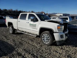 2019 GMC Sierra 2500HD Denali with VIN 1GT12SEY4KF188742, listed as a Copart auction lot 89381815 with 160,727 mi miles and Salvage Title. Bid and sale history available at carsss.com. Image 4.