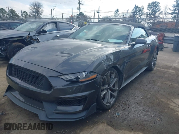 2019 Ford Mustang GT Premium z VIN 1FATP8FF2K5140520, wystawiony jako IAAI lot #41399442 z przebiegiem 101 737 mil mil oraz . Historia ofert i sprzedaży dostępna na DreamBid. Obrazek 17.