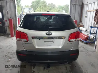 2013 Kia Sorento EX with VIN 5XYKU4A20DG313084, listed as a IAAI auction lot 41976552 with 168,397 mi miles and . Bid and sale history available at carsss.com. Image 17.