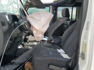 2013 Jeep Wrangler Unlimited Sahara with VIN 1C4HJWEG1DL516784, listed as a Copart auction lot 56382805 with 205,874 mi miles and Salvage title. Bid and sale history available at DreamBid. Image 7.