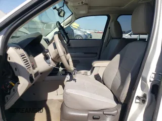 2012 Ford Escape XLT z VIN 1FMCU9DG5CKC08988, wystawiony jako Copart lot #60741765 z przebiegiem 93 114 mil mil oraz Czysty tytuł • Clean title. Historia ofert i sprzedaży dostępna na DreamBid. Obrazek 7.