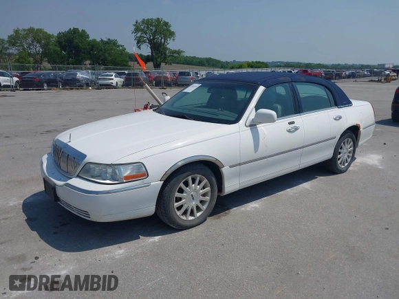 2006 Lincoln Town Car Signature с VIN 1LNHM81W46Y634376, выставлен на аукционе IAAI как лот 42442418 с пробегом 211 275 миль миль и . История ставок и продаж доступна на DreamBid. Изображение 2.