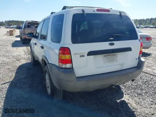 2002 Ford Escape XLT Choice with VIN 1FMYU03162KC30365, listed as a IAAI auction lot 41887421 with 364,136 mi miles. Bid and sale history available at carsss.com. Image 6.