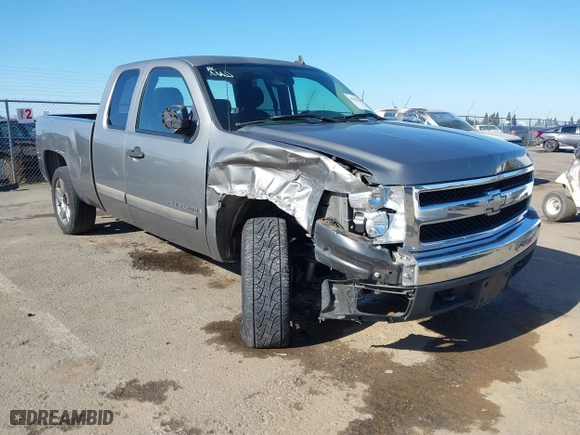 2007 Chevrolet Silverado 1500 LT w/1LT with VIN 1GCEC19J27Z609904, listed as a IAAI auction lot 41425797 with 294,241 mi miles. Bid and sale history available at carsss.com. Image 1.