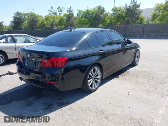 2016 BMW 5 Series 528i z VIN WBA5A5C50GG355305, wystawiony jako IAAI lot #42386374 z przebiegiem 136 439 mil mil oraz . Historia ofert i sprzedaży dostępna na DreamBid. Obrazek 4.