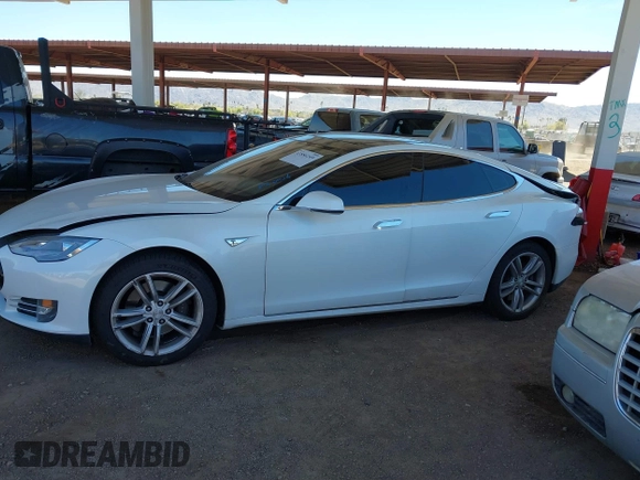 2013 Tesla Model S с VIN 5YJSA1CG8DFP22036, выставлен на аукционе IAAI как лот 41886249 с пробегом 125 477 миль миль и . История ставок и продаж доступна на DreamBid. Изображение 13.