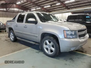 2008 Chevrolet Avalanche LTZ z VIN 3GNFK12338G294686, wystawiony jako Copart lot #41976675 z przebiegiem 143 713 mil mil oraz Czysty tytuł • Clean title. Historia ofert i sprzedaży dostępna na DreamBid. Obrazek 4.