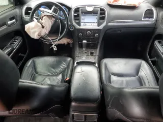 2011 Chrysler 300 Limited z VIN 2C3CA5CG4BH596104, wystawiony jako Copart lot #58193145 z przebiegiem 163 558 mil mil oraz Szkoda całkowita • Salvage title. Historia ofert i sprzedaży dostępna na DreamBid. Obrazek 8.