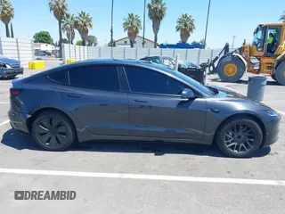 2024 Tesla Model 3 z VIN 5YJ3E1EA4RF721281, wystawiony jako IAAI lot #42238541 z przebiegiem 28 679 mil mil oraz . Historia ofert i sprzedaży dostępna na DreamBid. Obrazek 14.