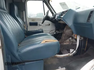 1993 GMC Van z VIN 1GTEG25H1PF507914, wystawiony jako IAAI lot #41546672 z przebiegiem 226 974 mil mil oraz . Historia ofert i sprzedaży dostępna na DreamBid. Obrazek 5.