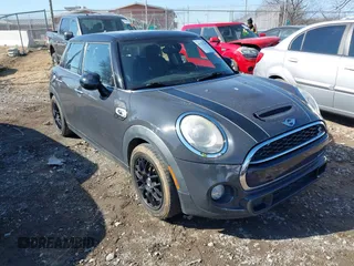 2015 MINI Hardtop 4 Door S z VIN WMWXU3C52F2B56517, wystawiony jako IAAI lot #41437491 z przebiegiem 111 916 mil mil oraz . Historia ofert i sprzedaży dostępna na DreamBid. Obrazek 1.