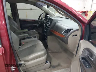 2014 Chrysler Town & Country Touring z VIN 2C4RC1BG9ER438673, wystawiony jako IAAI lot #42360666 z przebiegiem 172 023 mil mil oraz . Historia ofert i sprzedaży dostępna na DreamBid. Obrazek 5.