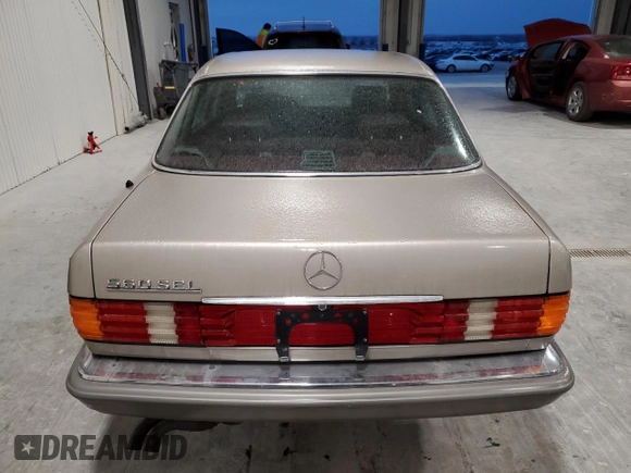1990 Mercedes-Benz 560 with VIN WDBCA39E7LA517710, listed as a Copart auction lot 85307074 with 225,233 mi miles and Salvage Title. Bid and sale history available at DreamBid. Image 6.