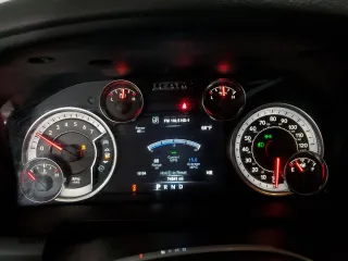 2018 Ram 1500 Big Horn z VIN 3C6RR7LG7JG240889, wystawiony jako Copart lot #57627555 z przebiegiem 74 541 mil mil oraz Szkoda całkowita • Salvage title. Historia ofert i sprzedaży dostępna na DreamBid. Obrazek 9.