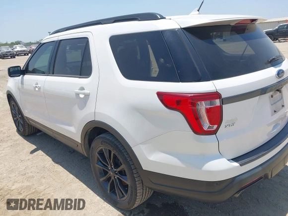 2019 Ford Explorer XLT z VIN 1FM5K7D86KGA27590, wystawiony jako IAAI lot #42464262 z przebiegiem 96 038 mil mil oraz . Historia ofert i sprzedaży dostępna na DreamBid. Obrazek 3.