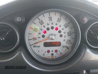 2006 MINI Hardtop с VIN WMWRC33586TK71206, выставлен на аукционе IAAI как лот 42687287 с пробегом 138 086 миль миль и . История ставок и продаж доступна на DreamBid. Изображение 7.