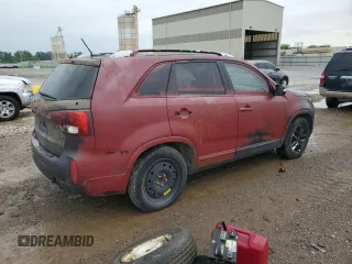 2014 Kia Sorento LX z VIN 5XYKT4A68EG435599, wystawiony jako Copart lot #58269715 z przebiegiem Nie podano mil oraz Czysty tytuł • Clean title. Historia ofert i sprzedaży dostępna na DreamBid. Obrazek 3.